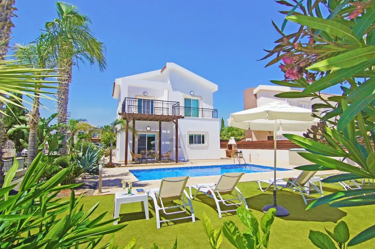 Dom wakacyjny Villa Basil - 50M From Med Sea Ajia Napa Cypr