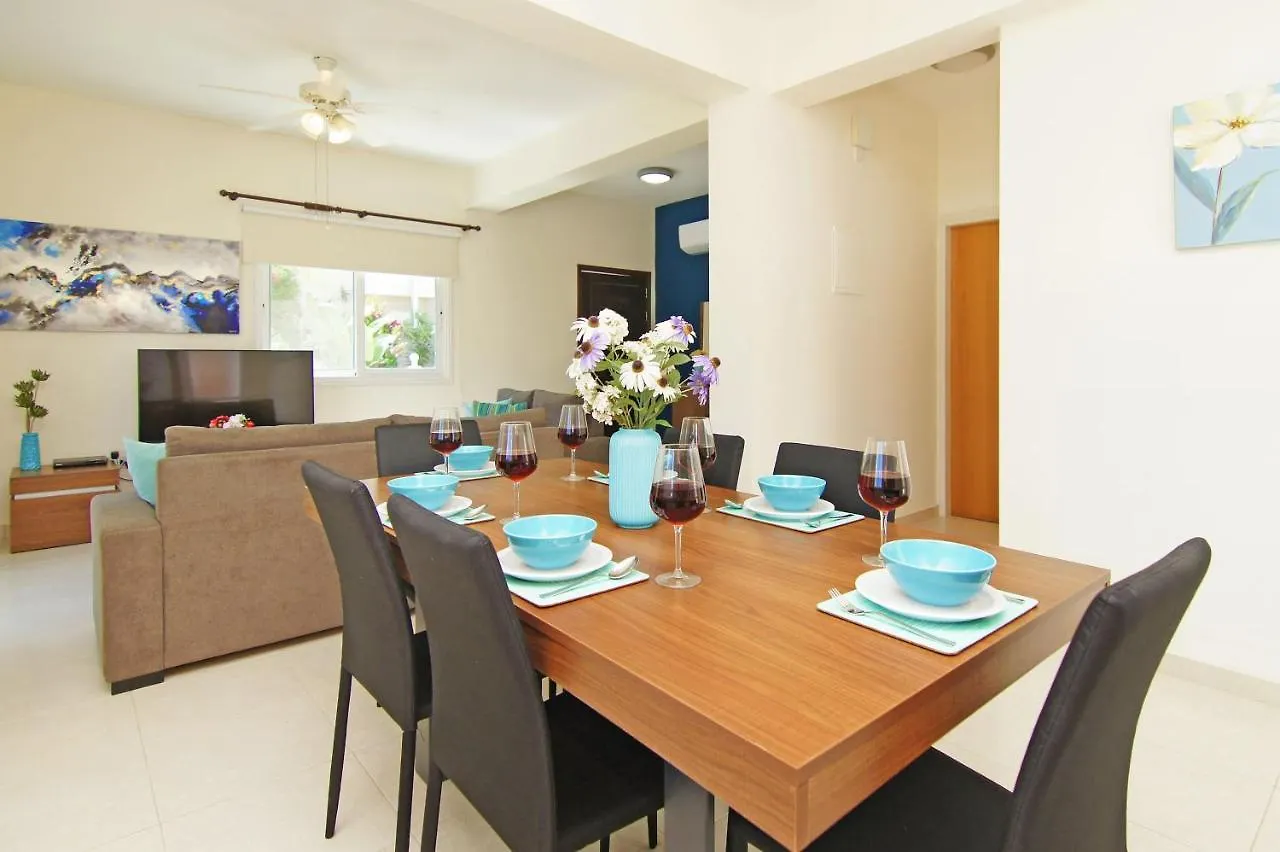 Dom wakacyjny Villa Basil - 50M From Med Sea Ajia Napa Cypr